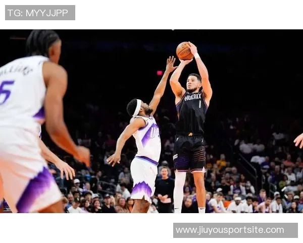 布克本赛季场均253次空位三分球引领联盟展现超强投射能力 布克本赛季场均253次空位三分球引领联盟展现超强投射能力