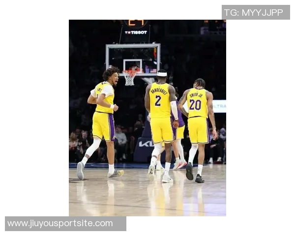 詹姆斯称赞替补球员表现出色范德比尔特重回防守状态助力球队胜利