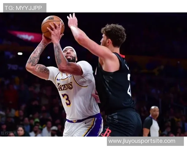 乌度卡强调提升三分球产量鼓励球员果断出手增加底角三分机会 乌度卡强调提升三分球产量鼓励球员果断出手增加底角三分机会