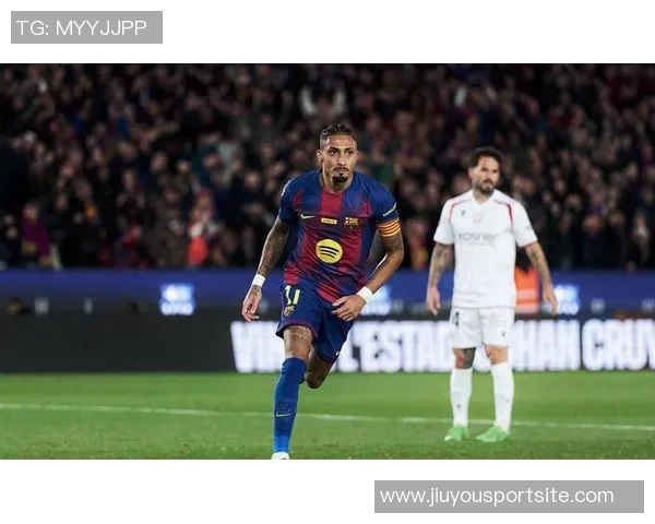 拉菲尼亚荣获西甲最佳与欧冠金靴却无缘年度最佳阵容令人唏嘘 拉菲尼亚荣获西甲最佳与欧冠金靴却无缘年度最佳阵容令人唏嘘