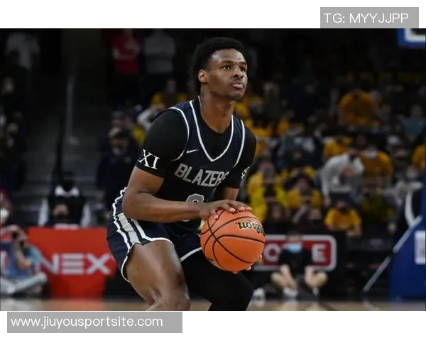 布朗尼逐渐融入球队但进攻能力不足仍难以在NBA立足